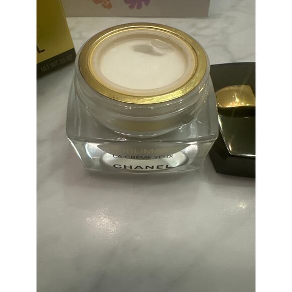CHANEL Sublimage La Crème Yeux - Picture 4 of 8